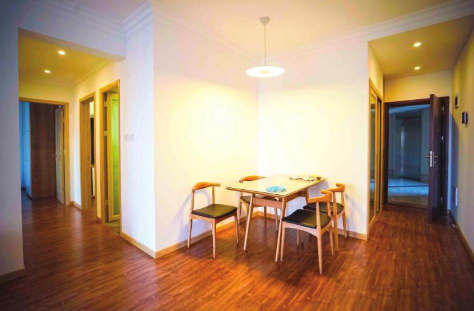 Option C: 3 bedroom at Habitat One Size: about 88 m 2 /about 947 sq ft Floors available: 2 33 Floors Distance from BASIS International Shenzhen: about 2 kilometers, about 1.