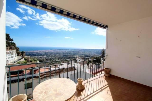 ONE BEDROOM WITH PANORAMIC SEA VIEWS IN THE HEART OF