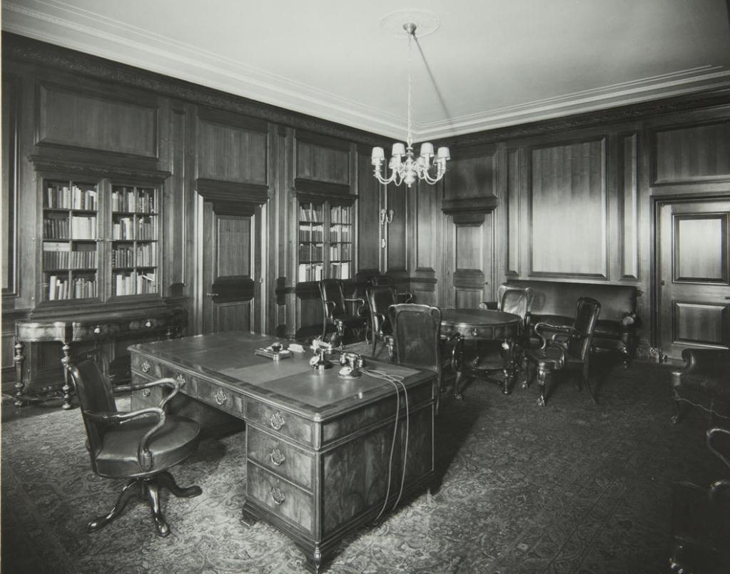 Henry s office in 1924 from the other angle.