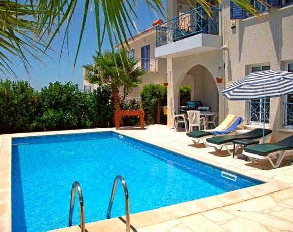 KONIA 3 B/R villa full 295,500 This freehold spacious villa is located in a charming community development situated in Konia Village, a prestigious suburb of Pafos, just 3km from the town centre and