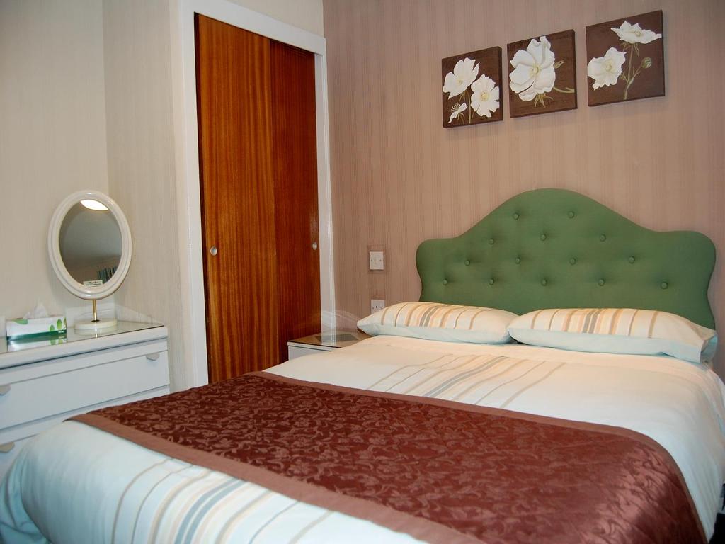 accommodation, four of which have excellent En-suite facilities