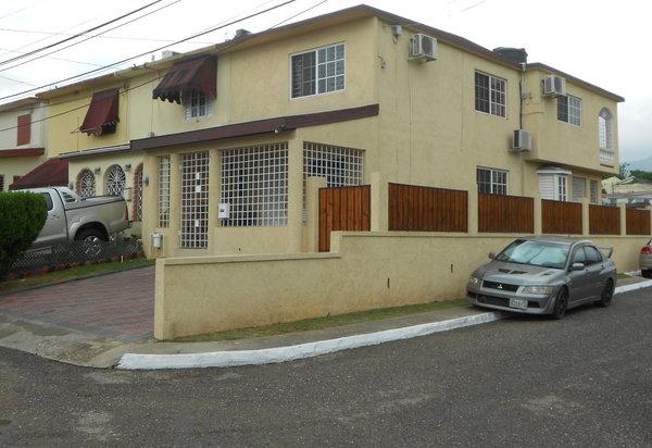 Townhouse for Sale Sullivan Avenue, Kingston Townhouse for Sale Sullivan Avenue, Kingston Three bedrooms, two bathrooms town home with powder room, living/dining, breakfast nook, study, balcony,