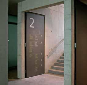 In the stairwell, double-leaf fire doors from Hörmann provide for safety and