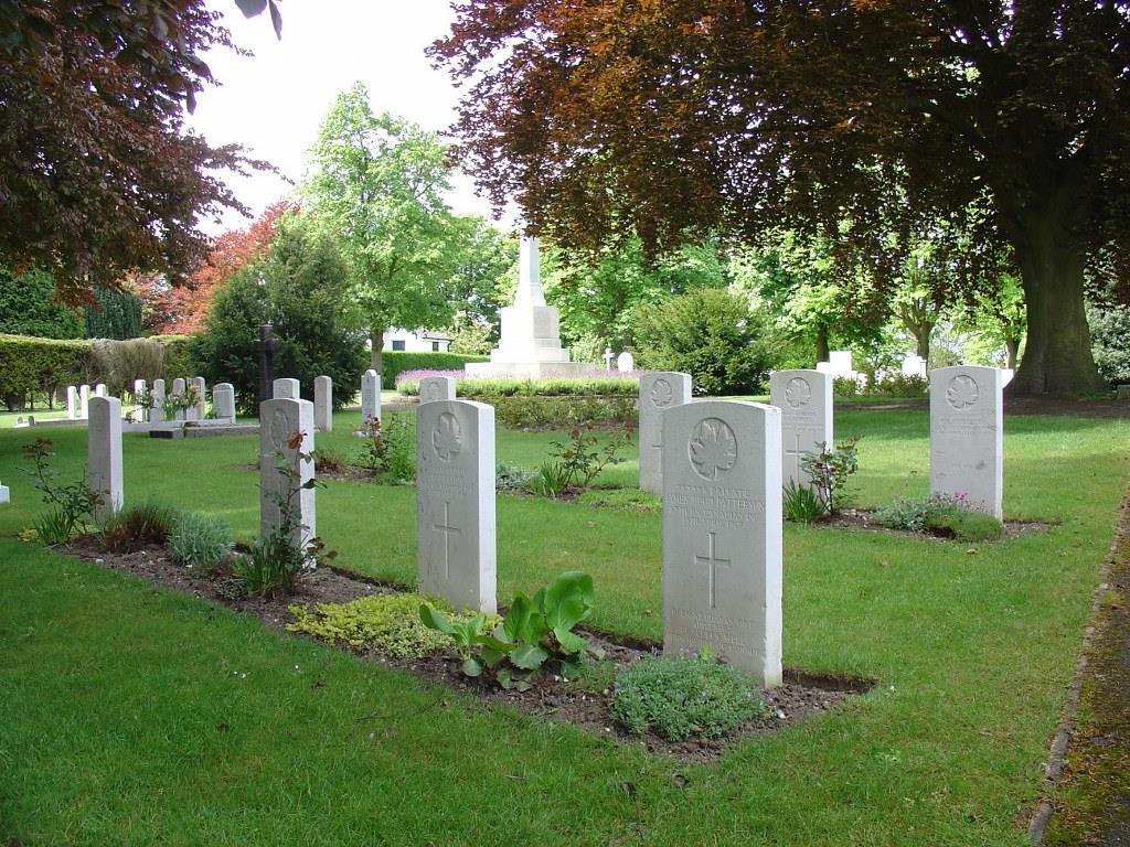 Fort Pitt Military Cemetery, Rochester, Kent, England Fort Pitt Military Cemetery, Rochester, Kent contains 289 identified