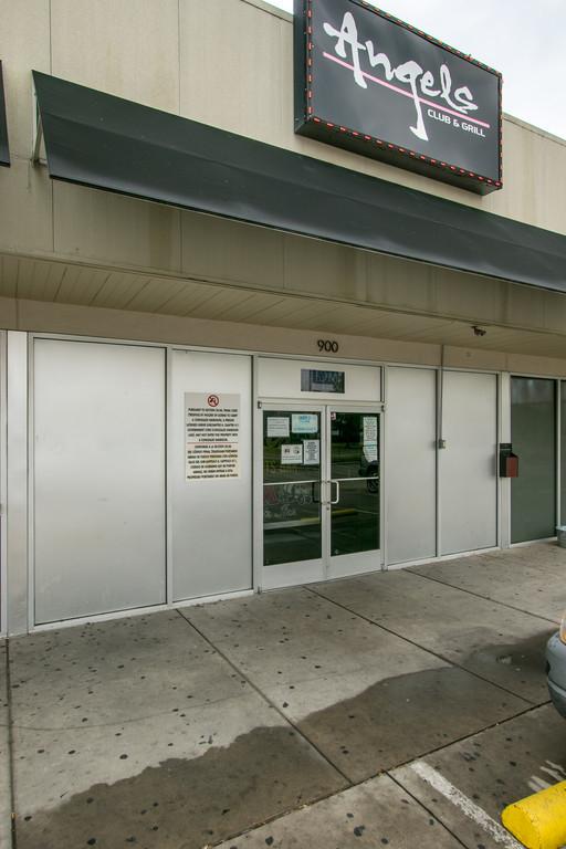 RETAIL FOR SALE UNITS 500, 700 & 900 (CONDO'S) PROPERTY OVERVIEW Unit 500 is a second generation/vacant space with an open layout, bathrooms and offices. It consists of 1,260 SF.