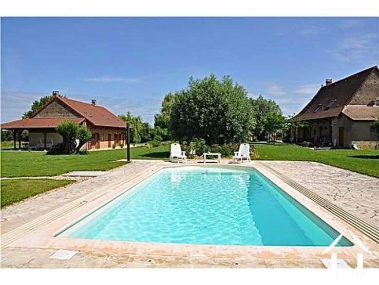 1,5 hours from Geneva, 3,5 hours from Paris, 40 minutes from Beaune and Chalon The main farm house is an imposing, brick building with lots of character and a nice covered terrace at the back.