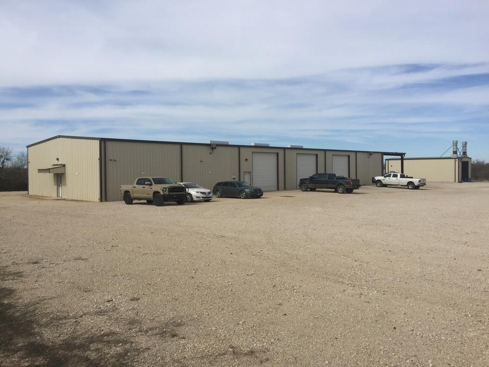 3 BAY SHOP + WASHBAY & PAINTBOOTH EXECUTIVE SUMMARY OFFERING SUMMARY Sale Price: $785,000 Lot Size: 5.0 Acres PROPERTY OVERVIEW This facility sits on 5 acres and was originally built in 2013.