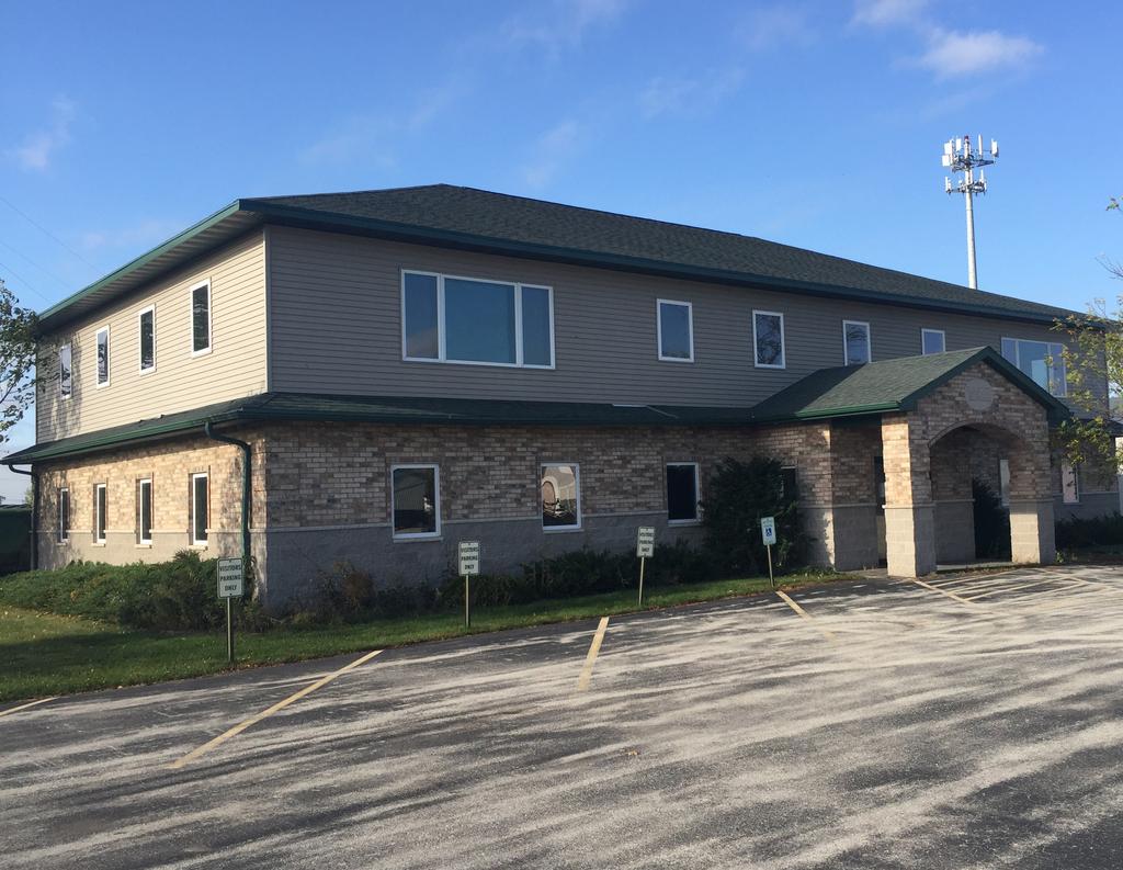 1888 Commercial Way & 1906 Commercial Way Green Bay, WI 54311 MARK PUCCI DIRECT: 920 347 9425 MOBILE: 920 410 5094 mark.pucci@colliers.