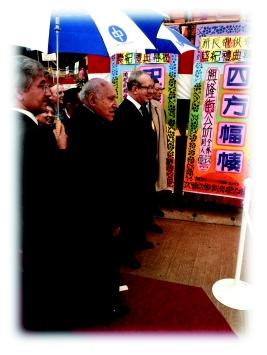 !"#$%&'()* Lord Kadoorie attending the ceremony to supply power to Cheung Chau While Tai O is famous for its bungalows, the island of Cheung Chau is widely known for its Bun Festival in the Tai Ping