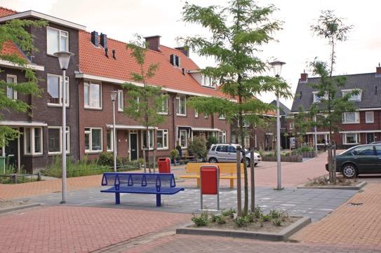 Characteristic living situations Living at an urban village square. Row houses Semi-private parking is possible here.