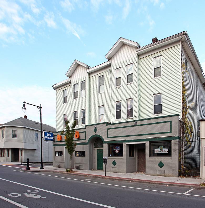 INVESTMENT OVERVIEW OFFERING SUMMARY Marcus & Millichap is excited to present the Millbury Street Apartments and Sports Bar.