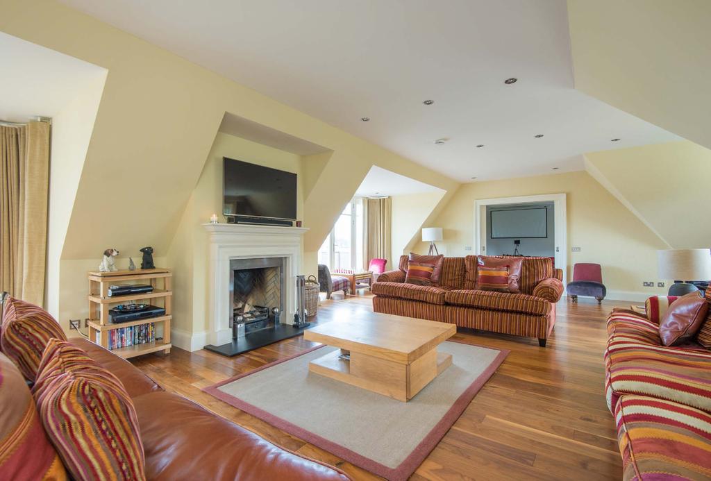 Description 43 The Village is a stunning and individually designed 6 bedroom detached family home enjoying spectacular panoramic views over the golf course towards the Firth of Forth beyond.
