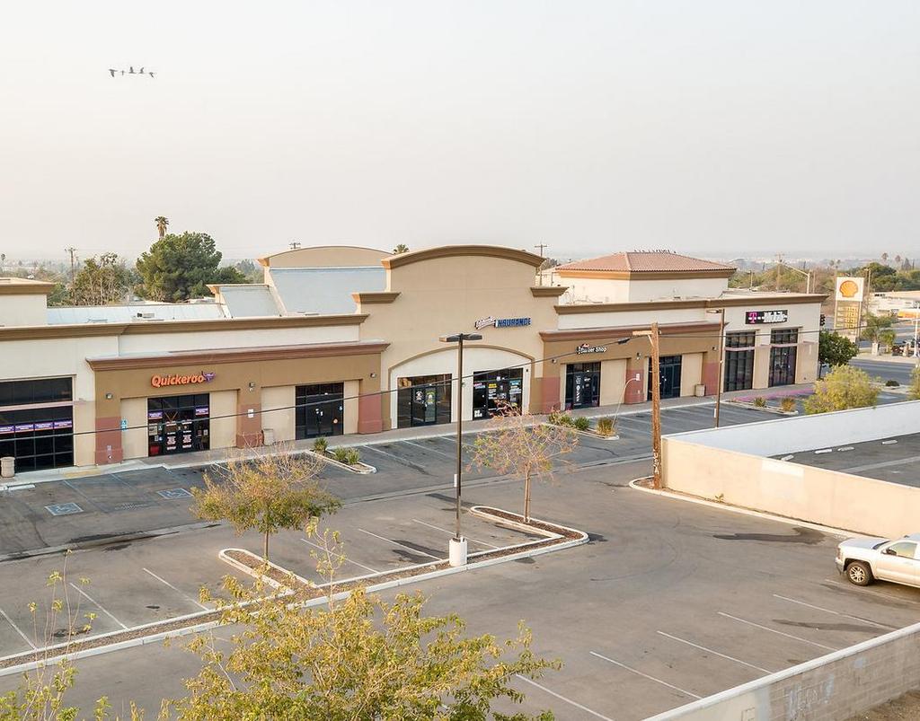 EXECUTIVE SUMMARY INVESTMENT HIGHLIGHTS NEWER CONSTRUCTION Center was constructed in 2009 TENANT MIX Niles Ridge Plaza features a mixture of service and retail tenants that serve the surrounding