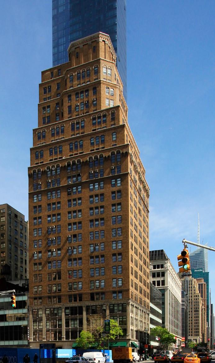 SIERRA REAL ESTATE CASE STUDIES REPOSITIONING A 1920s OFFICE BUILDING TO COMPETE Property 875 Avenue of the Americas Northwest corner of 31st Street Commercial building Class B 243,000 RSF 25 floors