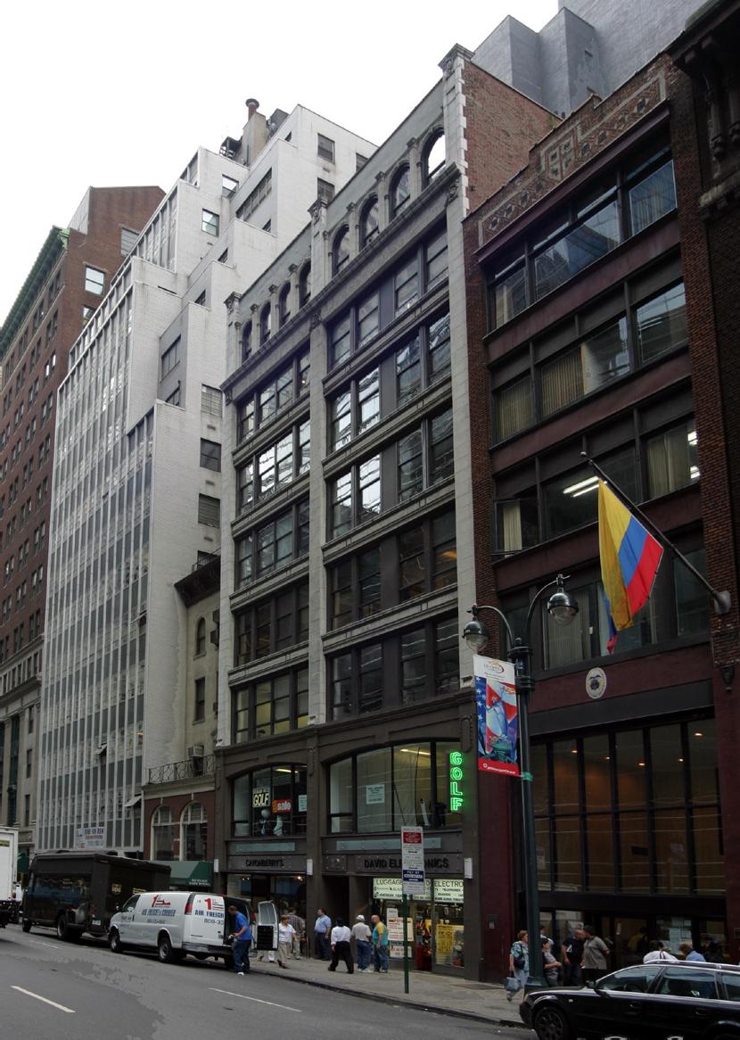 HALE AND HEARTY Property 12 East 46th Street 8-story low-rise office building in Midtown 37,000 RSF Class B Built in 1915 Well-situated location near Grand Central Terminal Challenge A long-term