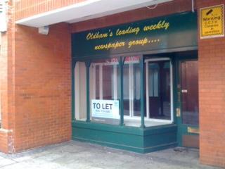 TO LET Twn Centre Retail Premises Shp Unit 10, Manchester Chambers, Oldham OL1 1LF Lcated in a Twn Centre psitin Adjacent t Spindles Shpping Centre Cvered arcade walk way t frnt Clse t the Central