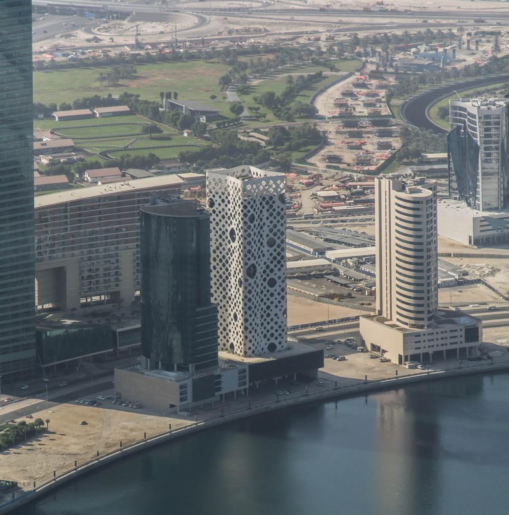 0-14 Al Abraj St O-14 stands at the heart of business bay The tower's concrete shell not only is the structure of the building but also creates a lace-like façade open to light, air, and views 21