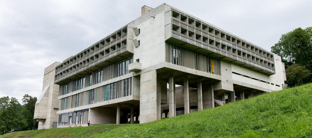 PROGRAM Week 1 The group will arrive at the La Tourette and follow a 3 days symposium on prospective future Introductory courses