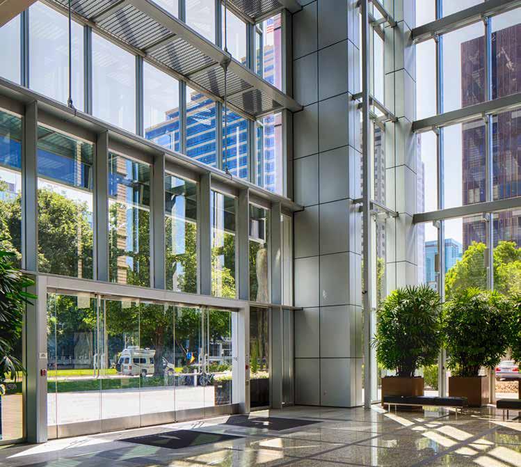 BUILDING FEATURES ±355,515 RSF Class A building Stunning seven-level, open main lobby providing clear views to On-site ownership, property manager and building engineers Prestigious tenant mix 747