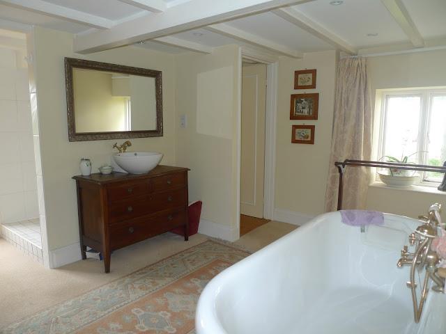 Door to: En suite 14 x 13 9 Spacious room fitted with a 5 piece suite comprising roll top claw footed bath with