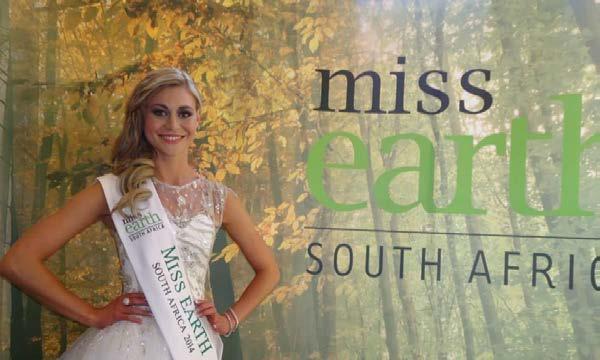 Miss Earth South Africa aankondiging saam Edna Malewa (Minister of Environmental Affairs) en Catherine Constandinidies (Miss Earth SA National Director).