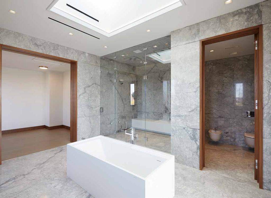MASTER BATH Enjoy a master bath that will impress from every angle,