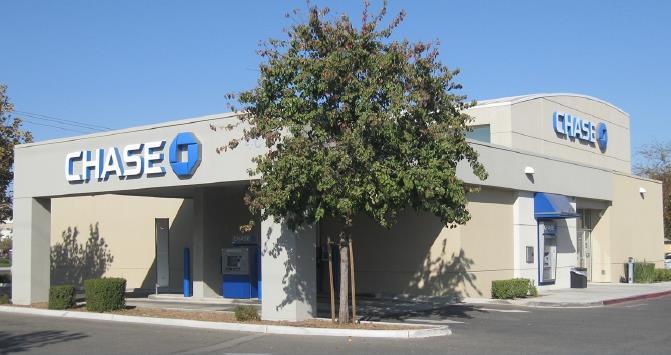 INVESTMENT OVERVIEW OFFERING SUMMARY 4814 Panama Lane offers an investor the chance to acquire an absolute NNN leased Chase Bank property, located in Bakersfield California.