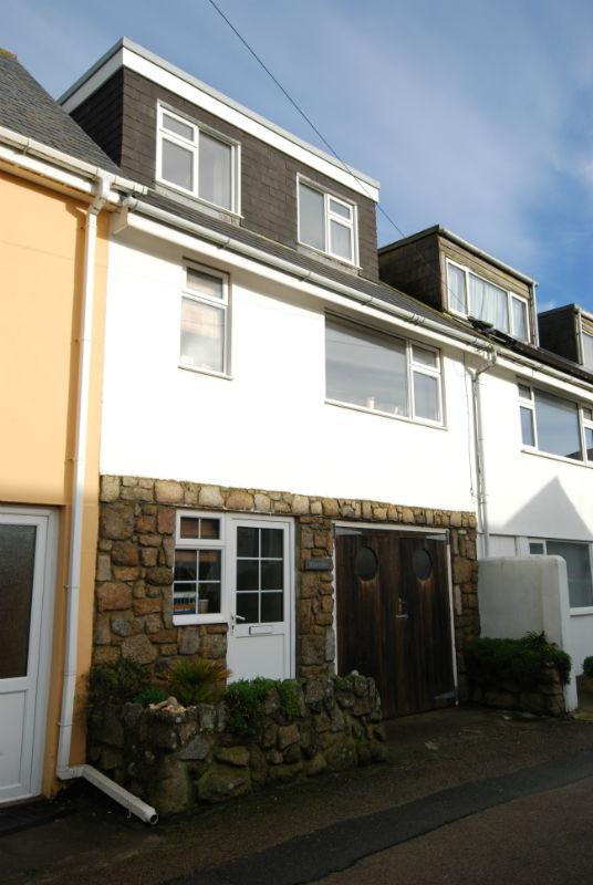 Type: Type: Location: Price: Bedrooms: House St. Marys 389,500 3 A WELL-PRESENTED, SOUTH-FACING TOWNHOUSE, HAVING EXCELLENT SEA VIEWS ACROSS PORTHCRESSA BAY FROM PENNINIS HEAD TO THE GARRISON SHORE.