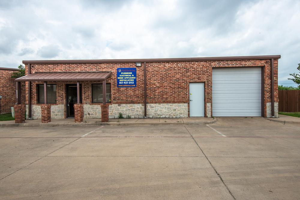 LEASE OR PURCHASE SALE PRICE: LEASE RATE: $345,000 ($134.56psf) $11.50psf Gross PROPERTY OVERVIEW Great opportunity to own or lease a small building.