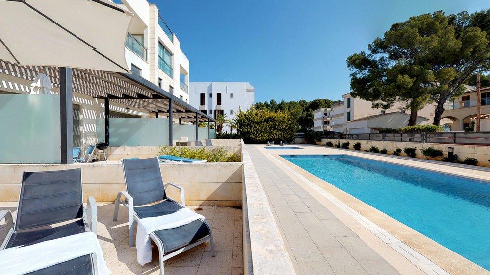 OUR EXCLUSIVE PROPERTY OF THE MONTH EXCLUSIVE APARTMENT IN PUERTO POLLENSA Modern 4-bedroom duplex apartment in Puerto de Pollensa,