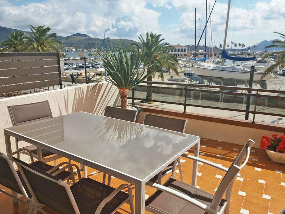 RECOMMENDATION FOR PUERTO POLLENSA APARTMENT IN PUERTO POLLENSA Beachfront apartment in Puerto Pollensa overlooking the bay of