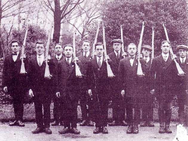 The New Armies: "Kitchener's Volunteers" Rifle drill, Manningham Park, 1914 (Kitchener s New Army) (source: The Bradford Pals Ralph N.