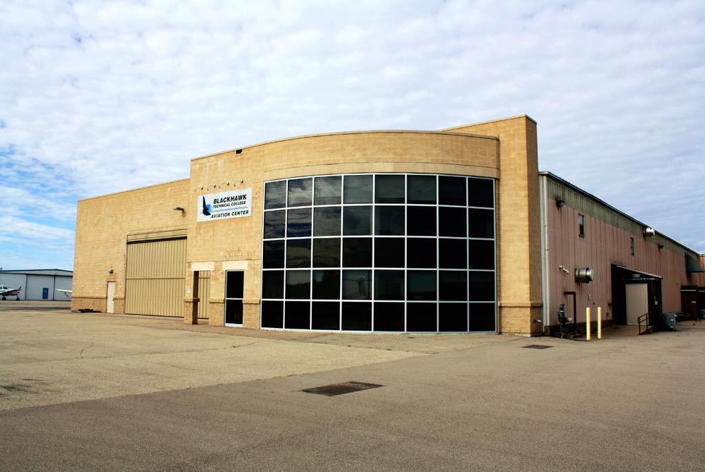 EXECUTIVE SUMMARY THE PROPERTY Blackhawk Aviation Center 4618 S Columbia Dr Janesville, WI 53546 PROPERTY SPECIFICATIONS BUILDING SIZE: 26,029 SF LEASED LAND: 2.