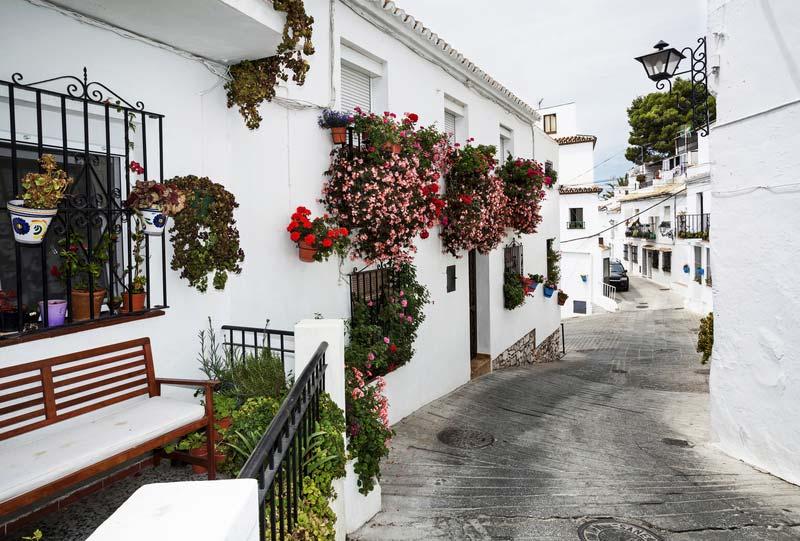 2 The whitewashed houses of Mijas Pueblo is a image of serenity, tradition and culture while the nearby beaches offer a blend of the cosmopolitan live-style of Southern Spain together with the charm