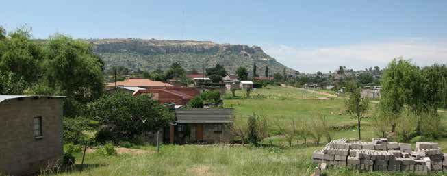 THE POLICY AND INSTITUTIONAL FRAMEWORKS IN THE HOUSING PROCESS FIGURE 18 Low-density informal development of various standards of housing, peri-urban Maseru.