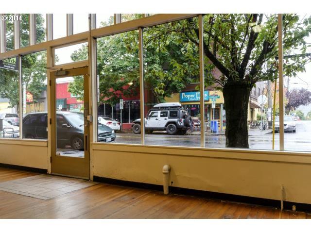St. Johns District Tenant Lease Investment Opportunity 8641 N Lombard St. Portland, OR 97203 Investment Overview Building Size 8,726 Square Feet Zoning CS Market Portland Sub Market St.