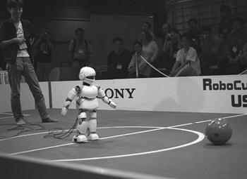 Medium-Sized League Largest fully-autonomous robots Has been plagued by hardware challenges (c) 2003 Thomas G.