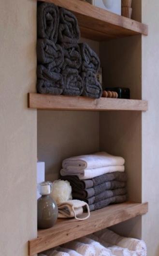 QUALITIES Fitted shelves with