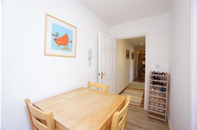 This second floor apartment is located set back from Abbey Lane and enjoys good lines of access to Sheffield city centre and out to the Peak District and is also situated within one mile of Dore and