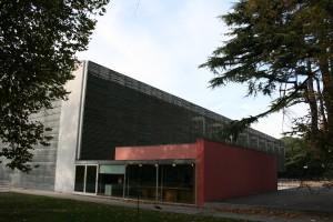Almeida Garrett Library Rua de Entre Quintas 268 4050-239 Porto This building has two great functions: Public Library and a new exposition hall There is also an auditorium for 200 people determined