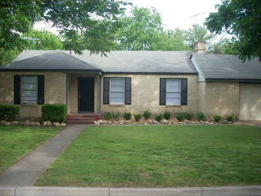3 BEDS 1.0 BATHS $1,425 RENT www.keypropmgt.com PROPERTY ADDRESS 3311 Mission Street Fort Worth, TX 76109 SQUARE FEET: 1,205 AVAILABLE: 6/3/16 DESCRIPTION Minutes from TCU campus.