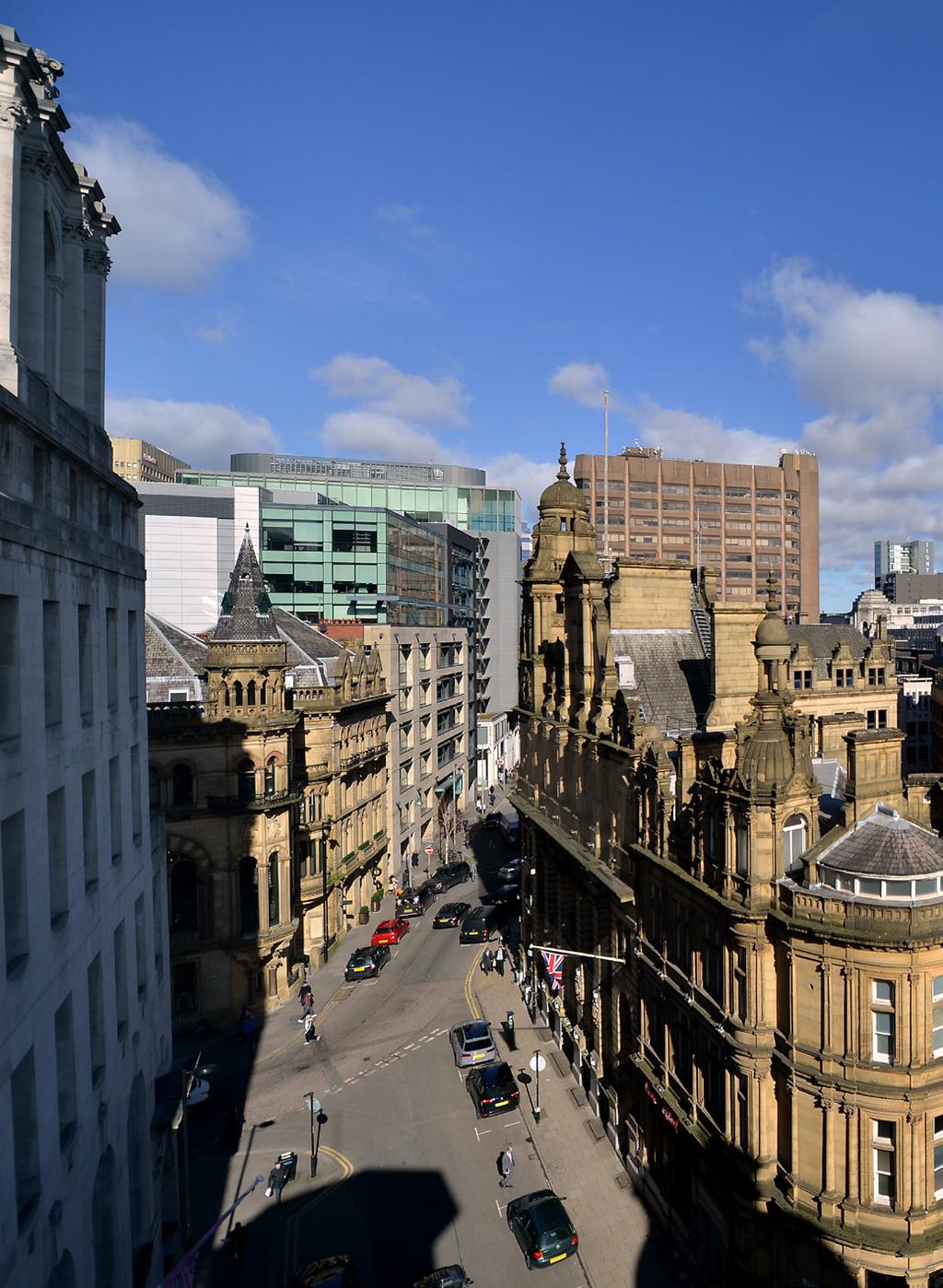 A CITY FULL OF CULTURE & HERITAGE MANCHESTER LIFESTYLE Manchester has established itself as the business capital of the
