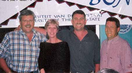 Alumni Die Kaapse reünie en gholfdag is op 7 November 2003 by die Bellville Gholfklub gehou. Bestuur van die Kaapse Alumnibond wat die geleentheid bygewoon het, was van links mnr.