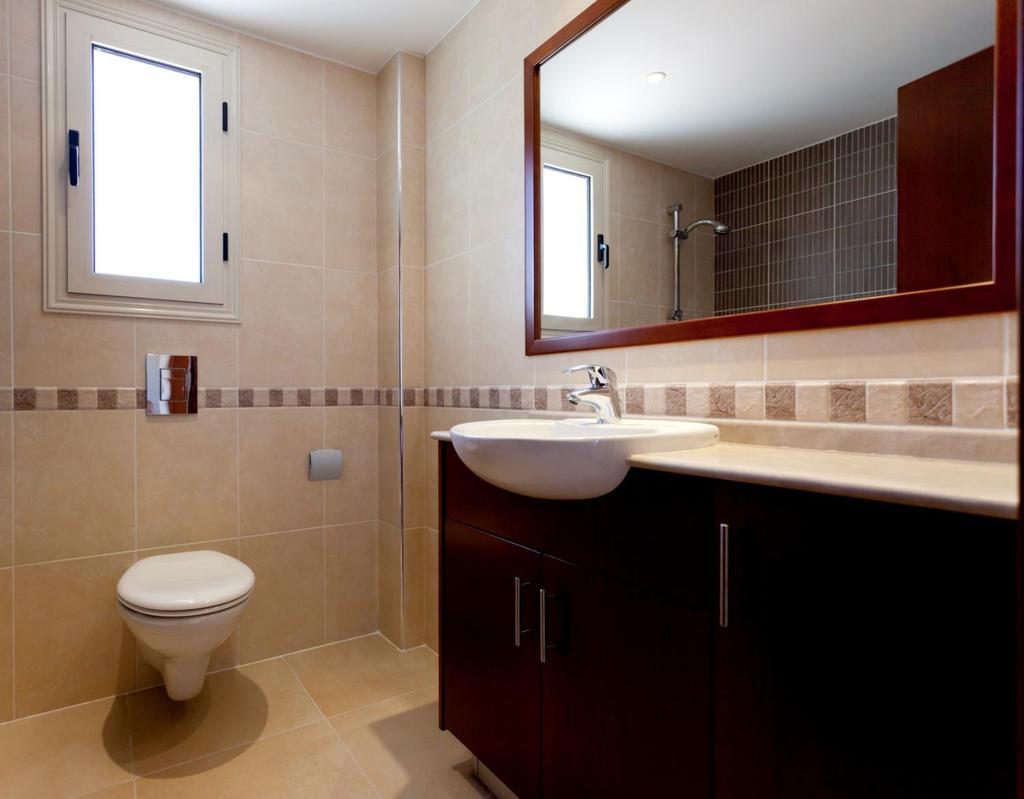 BATHROOM EN SUITE An en suite bathroom with