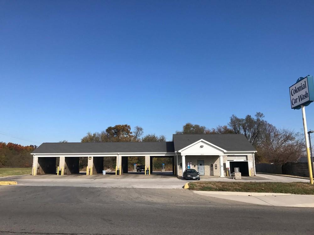 Executive Summary PROPERTY SUMMARY Lot Size: 1.07 Acres PROPERTY OVERVIEW Car Wash Building for Sale in northwest Springfield. Bank owned.