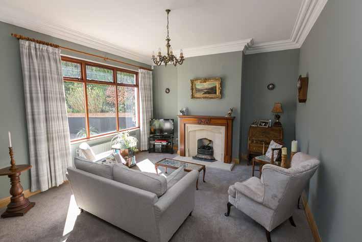 THE PROPERTY COMPRISES: GROUND FLOOR DRAWING ROOM: 19 10 x 17 0 (6.05m x 5.