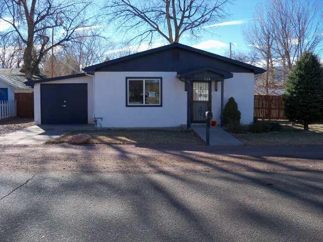 Page 7 of 19 MLS #: R132860A List Price: $75,680 1128 Myrtle Ave Canon City, CO 81212 SUB AREA: West of Pueblo County AREA: Outlying SCHOOL DISTRICT: Frem BEDROOMS: 2 BATHS: 1 ABOVE GRADE SQFT: 950