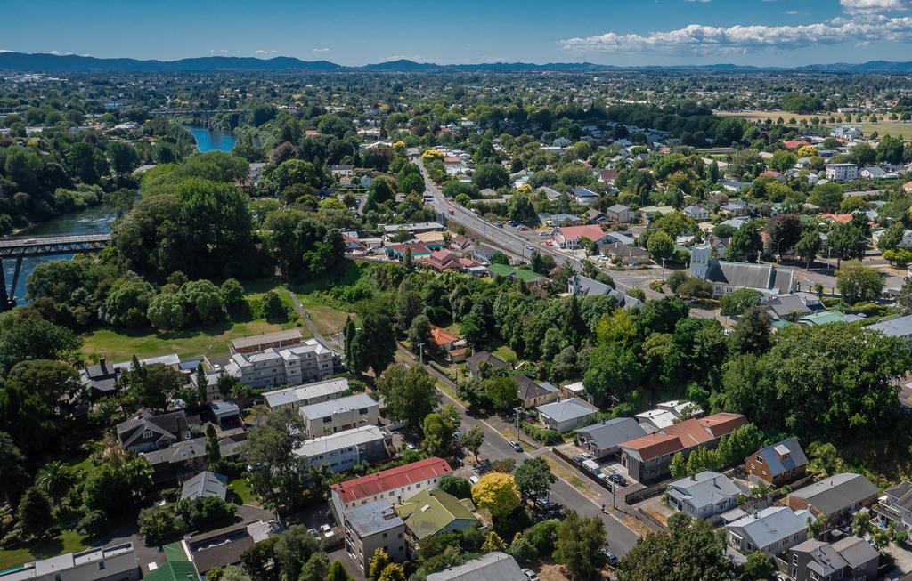 Housing Affordability Hamilton s affordability has decreased compared to New Zealand. Although this has been the trend for all major North Island cities, Hamilton is still the most affordable.