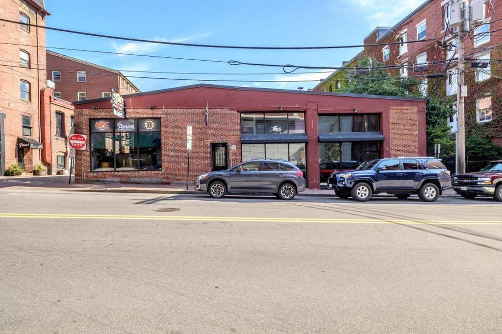 FOR LEASE RETAIL / RESTAURANT FANTASTIC OLD PORT RETAIL / RESTAURANT SPACE Up to 5,700± SF -