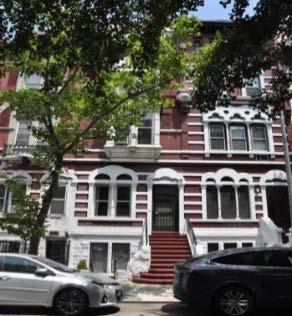 15 5.28% 9,440 $567 123 West 78 Street May-17